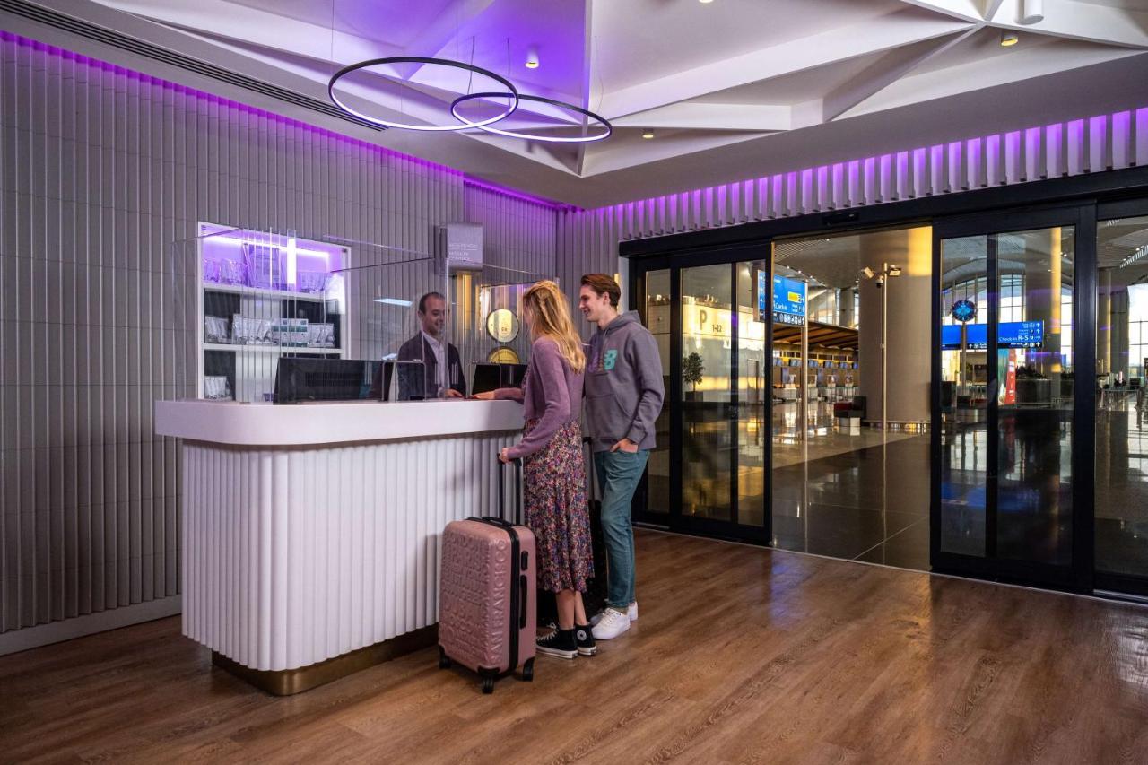 Отель Yotel Airport, Entrance 2*