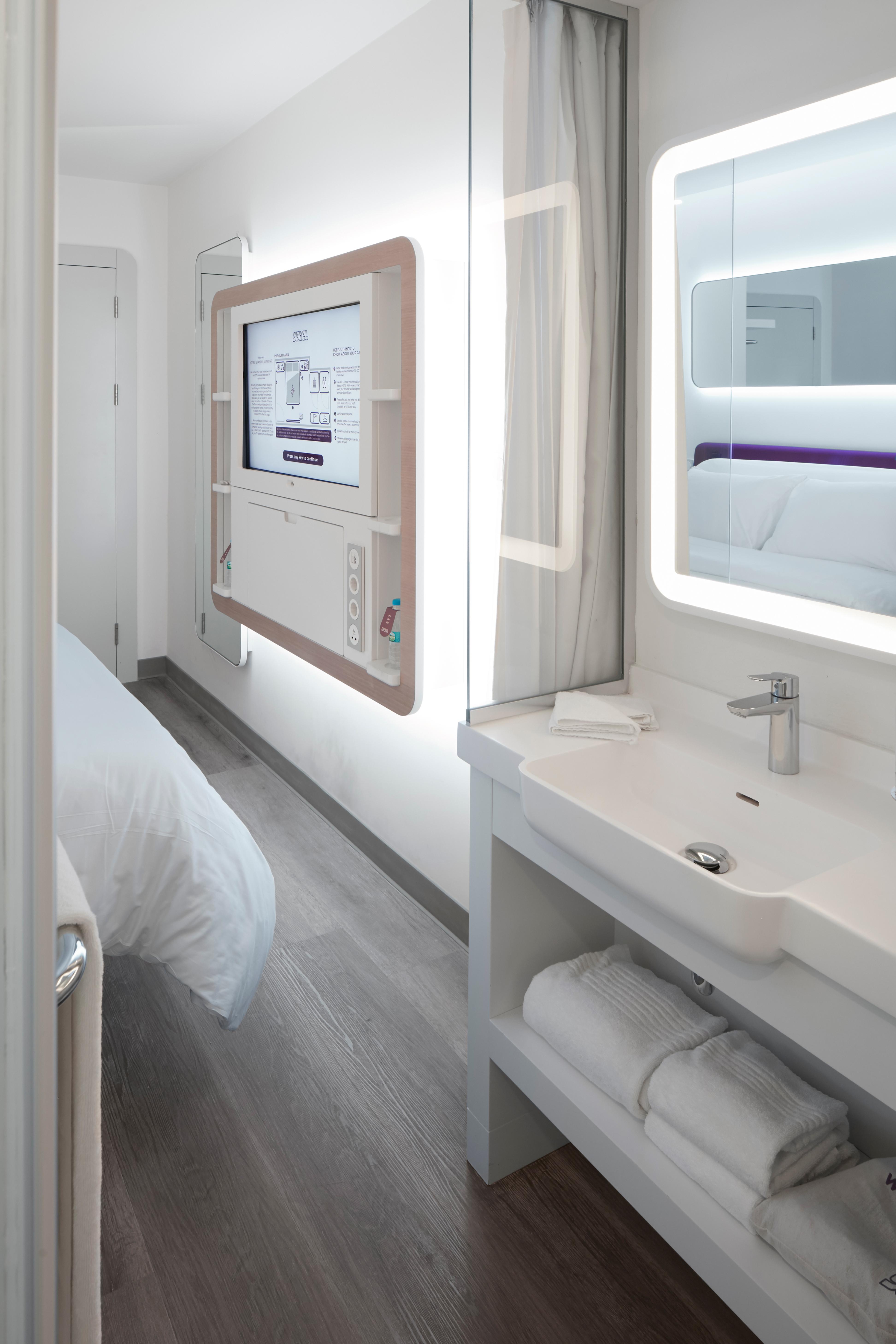Yotel Airport, Entrance Отель 2*