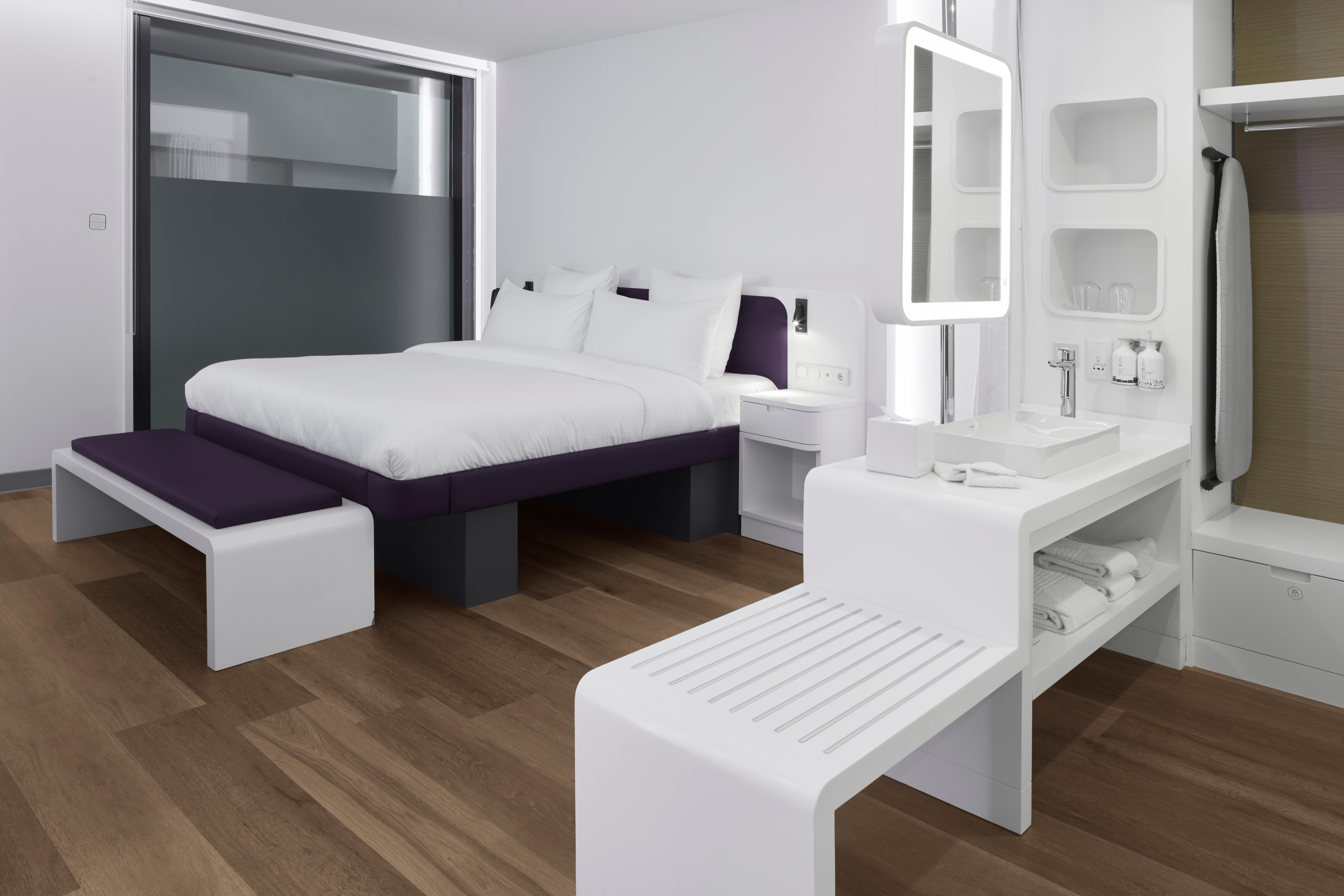 Отель Yotel Airport, Entrance 2*