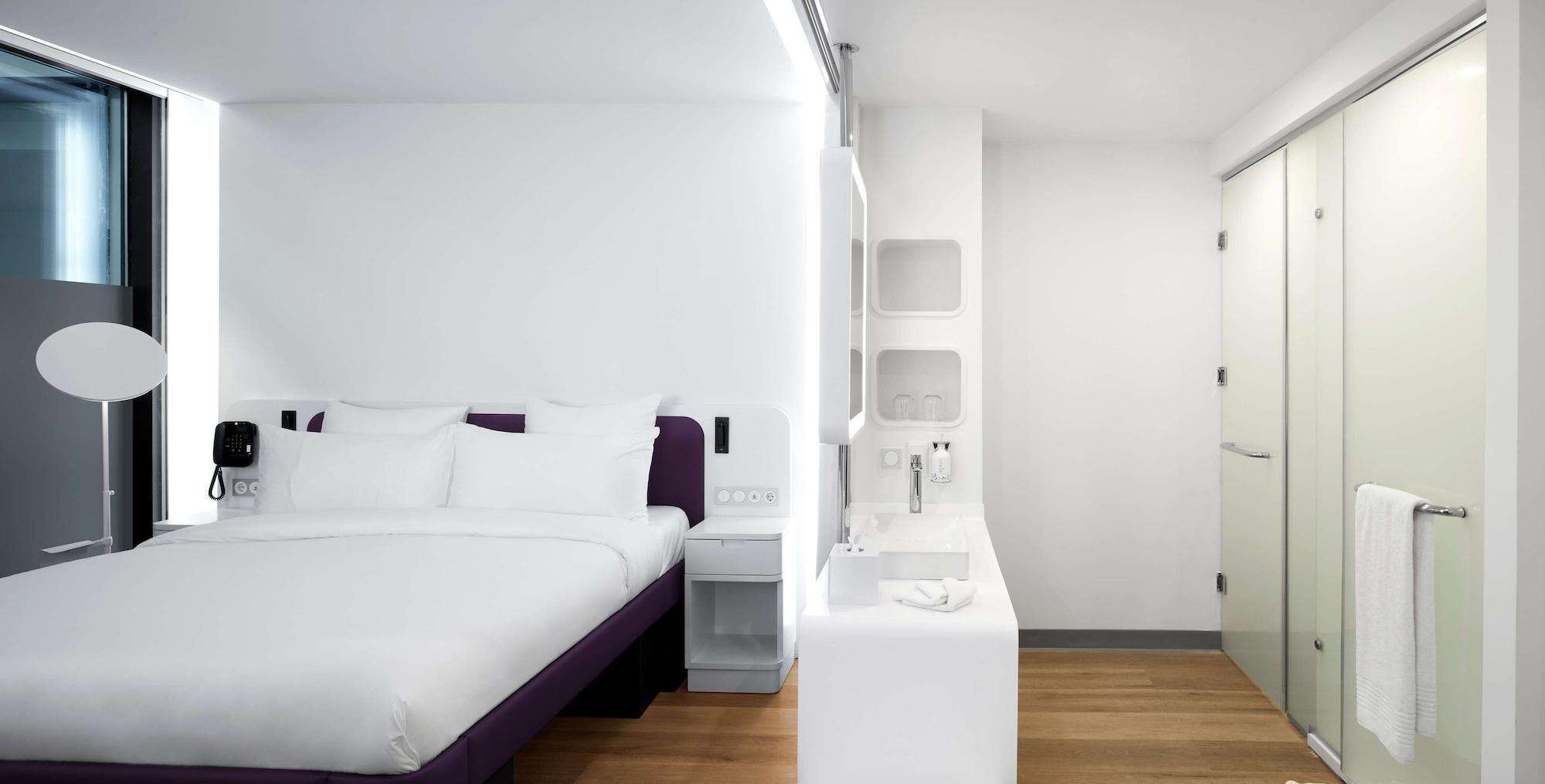 Отель Yotel Airport, Entrance