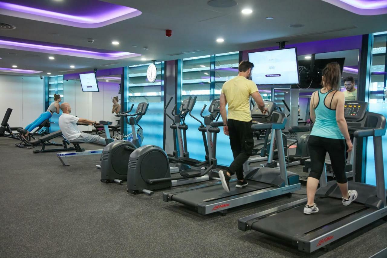 Yotel Airport, Entrance Отель 2*